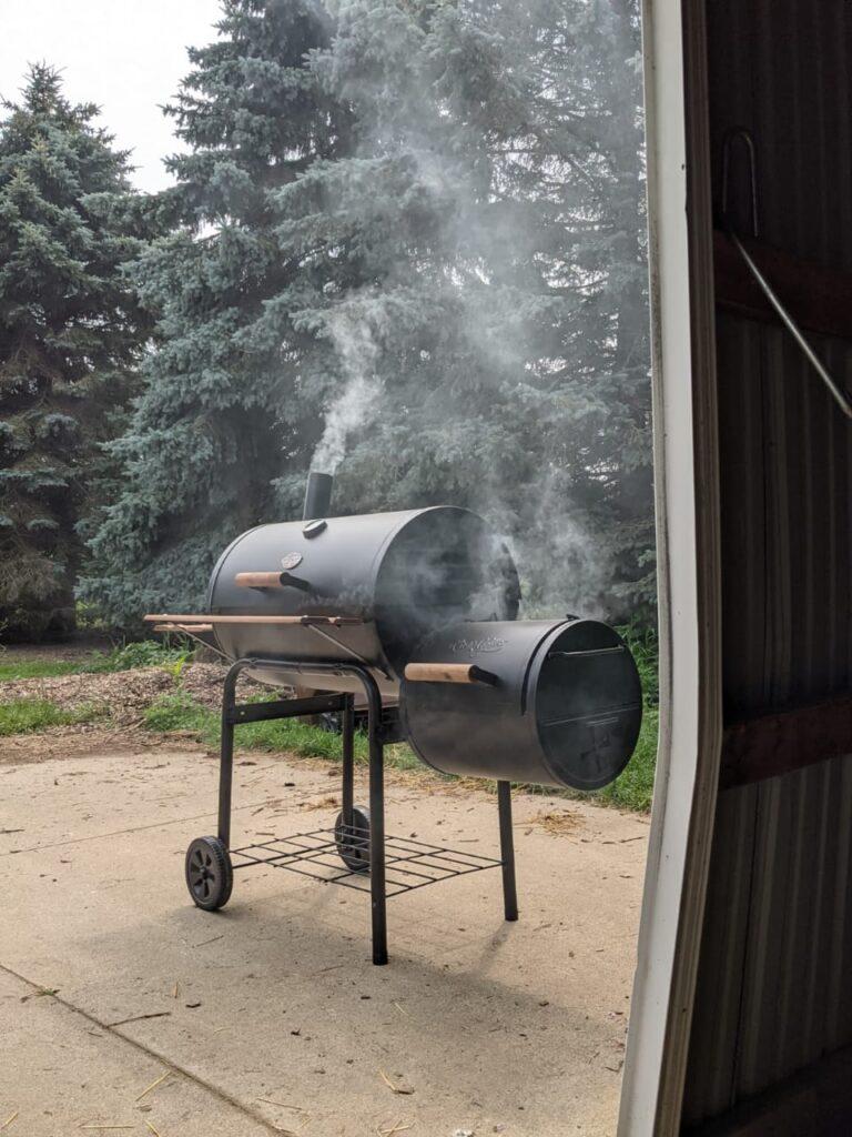 Char-Griller E1224 Smokin Pro 830 Square Inch Charcoal Grill